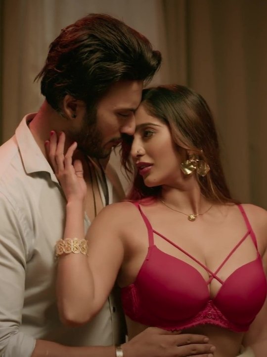 Thea D’suuza, Vaibhavi Joshi Hot Sex Scenes ~ Mocktail (2026)