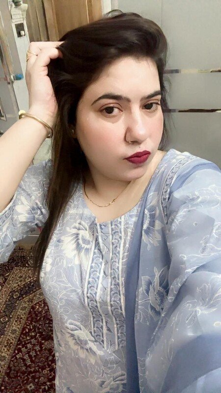 Pakistani Milf Chubby Bhabhi Making Nude Photos For Abroad Living Husband