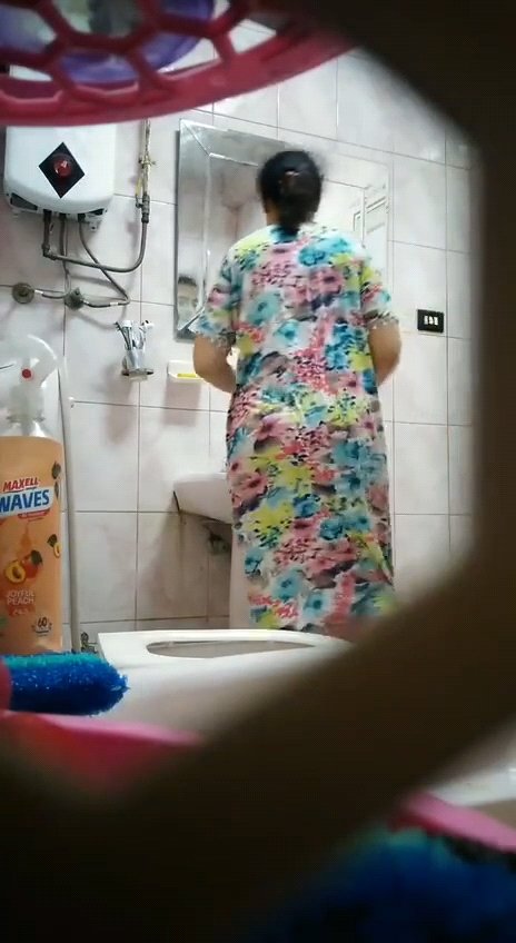 Stepson Pre Set A Hidden Camera Inside Bathroom When The Stepmom Goes For Piss Capture Her Ass