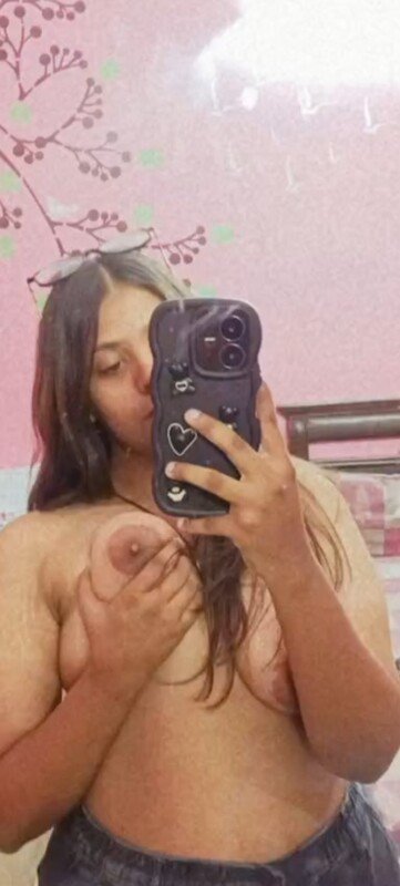Sexy Indian Chubby Girlfriend Showing Her Big Boobs And Pussy