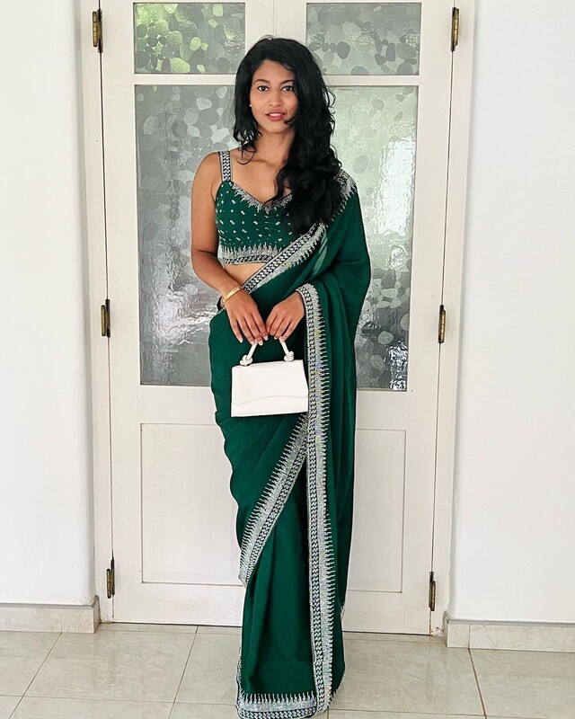 Beautiful Sexy Sri Lankan Model Showing & Mastrubating ~ 228 Pics 7 Clips